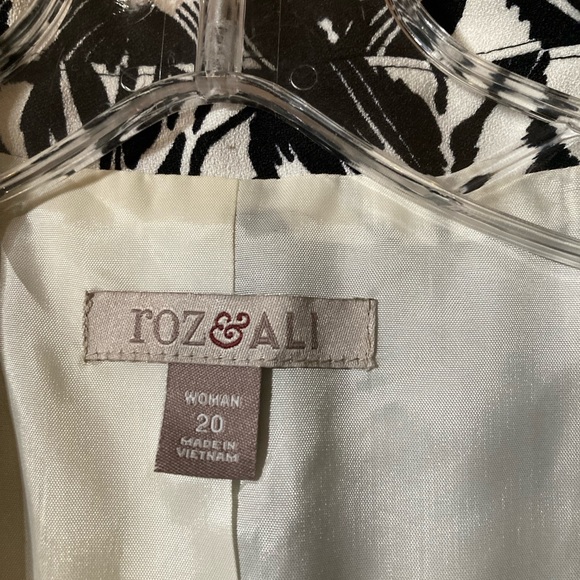 Women’s Roz & Ali blazer size 20 cute black and white pattern - Picture 2 of 3